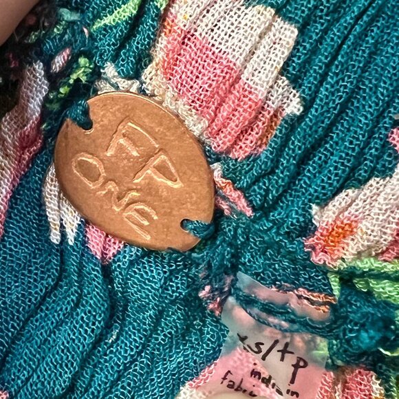 Free People Off Shoulder Crop Top Floral Blouse Suki Garden Combo Smocked XS NWT - Picture 11 of 12